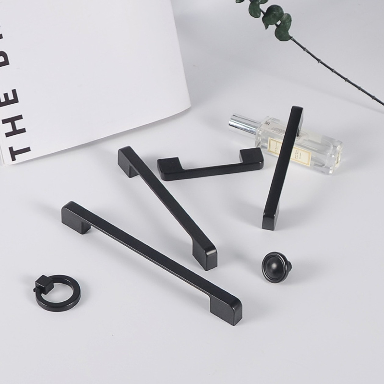 Λαβές επίπλων σε μαύρο