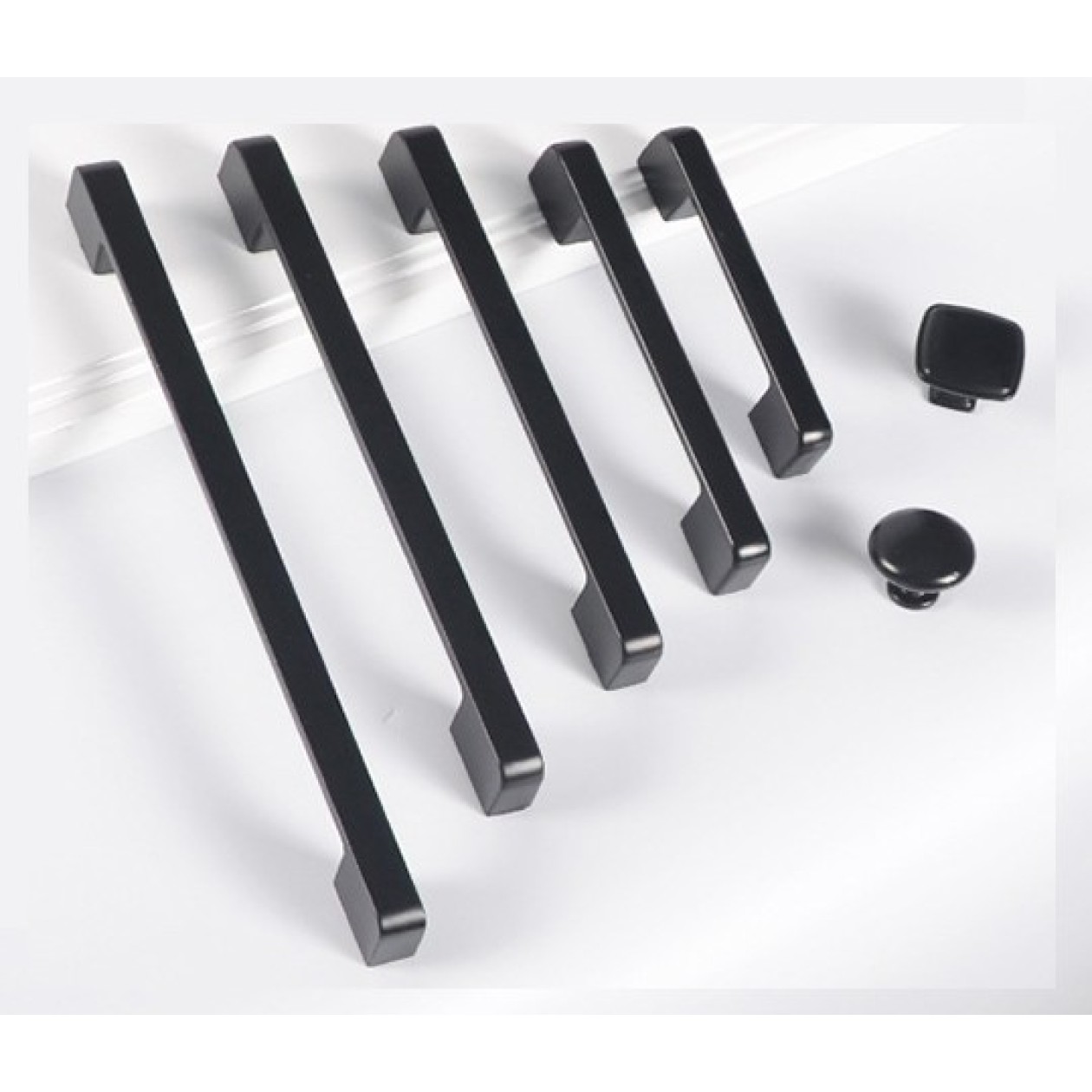 Λαβές επίπλων σε μαύρο