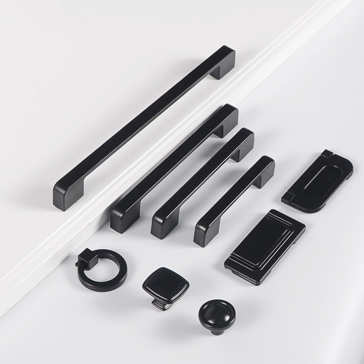 Λαβές επίπλων σε μαύρο